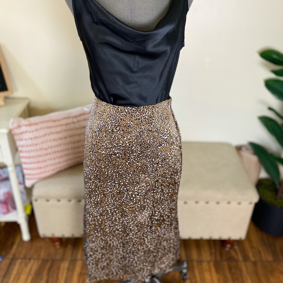 Women’s animal print midi skirt with side slit - Picture 3 of 4